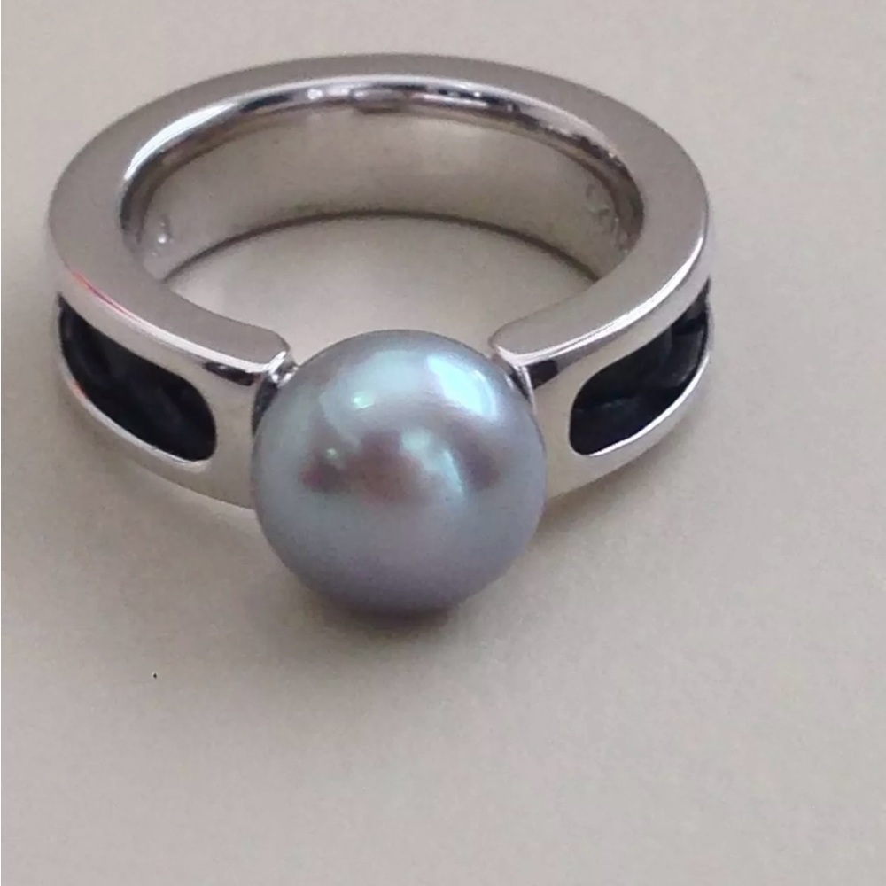 Elegant Silver Pearl Ring